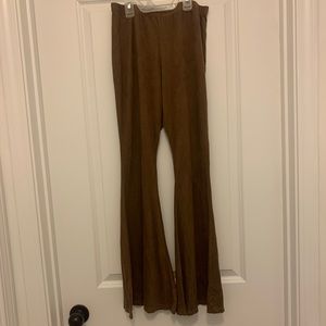High rise flare pants!SIZE : L (runs small fits more like a M)stretchy material